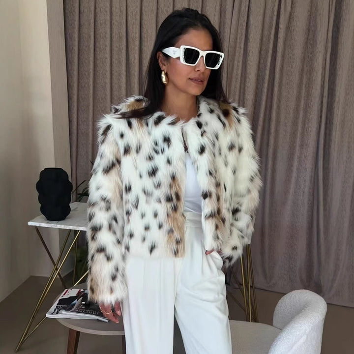 Ladies short fur jacket made of faux fur with leopard print and boxy silhouette