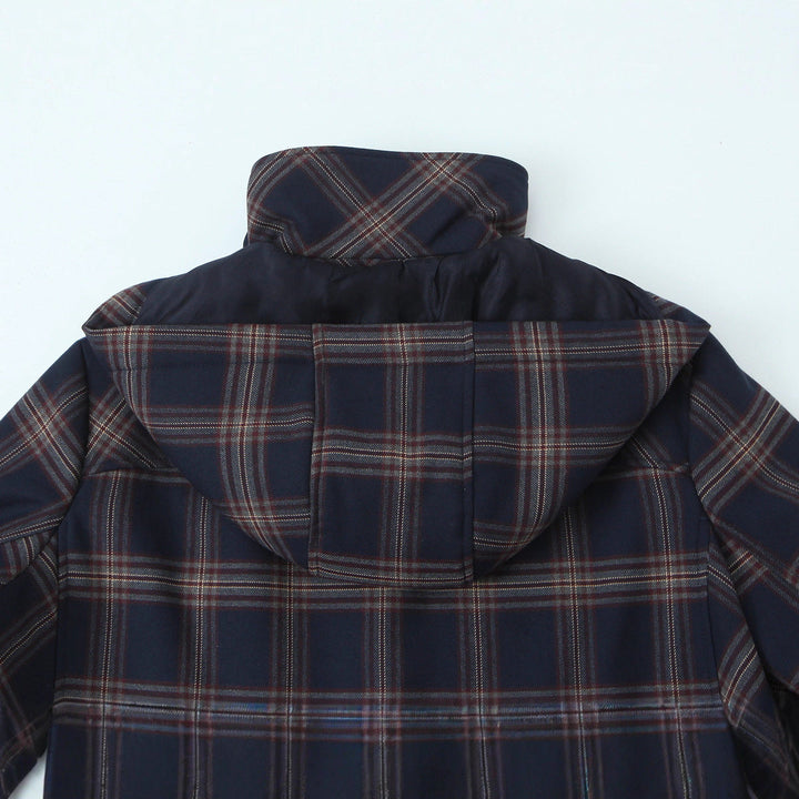 Women’s short jacket in boxy cut with large shirt collar and plaid pattern