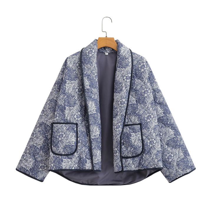 Ladies short-cut quilted jacket in vintage floral pattern with shawl collar and contrasting piping