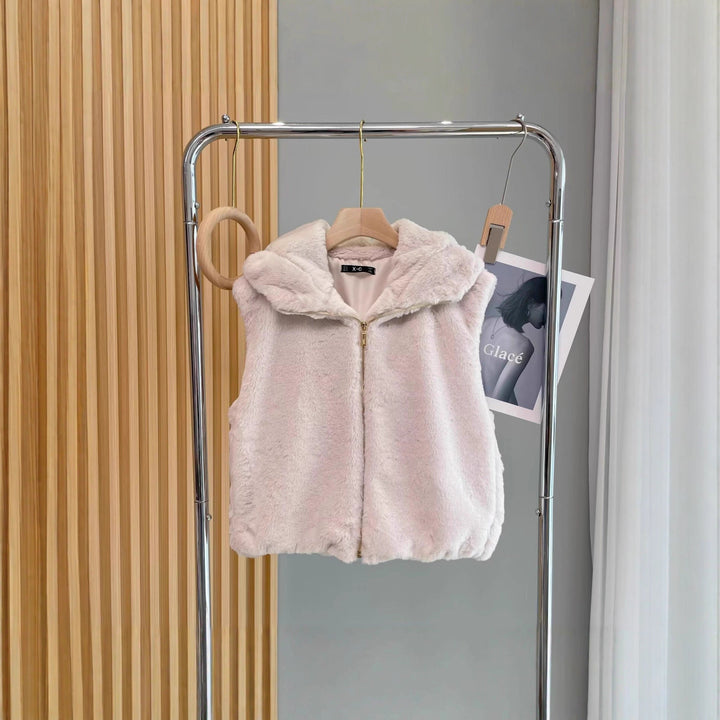 Women’s sleeveless teddy vest with hood and zip