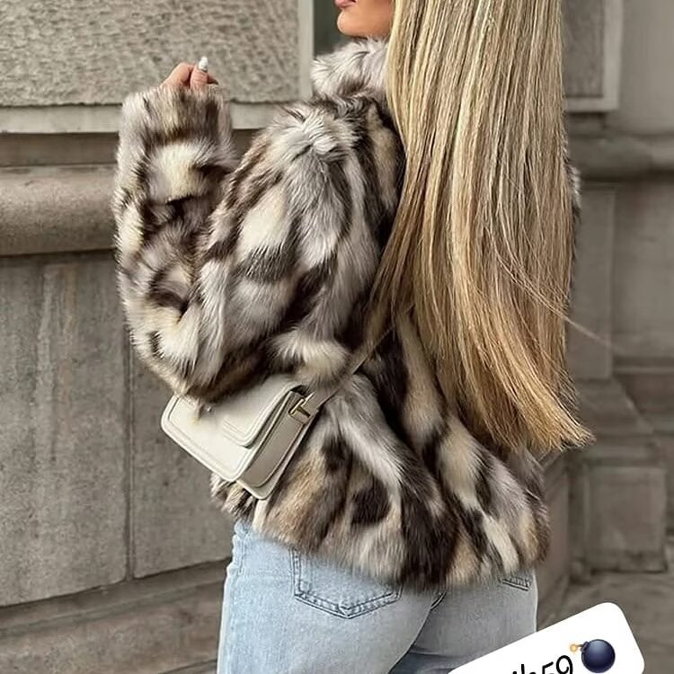 Women Short Faux Fur Jacket with Voluminous Fur Look, Boxy Silhouette and Insert Pockets