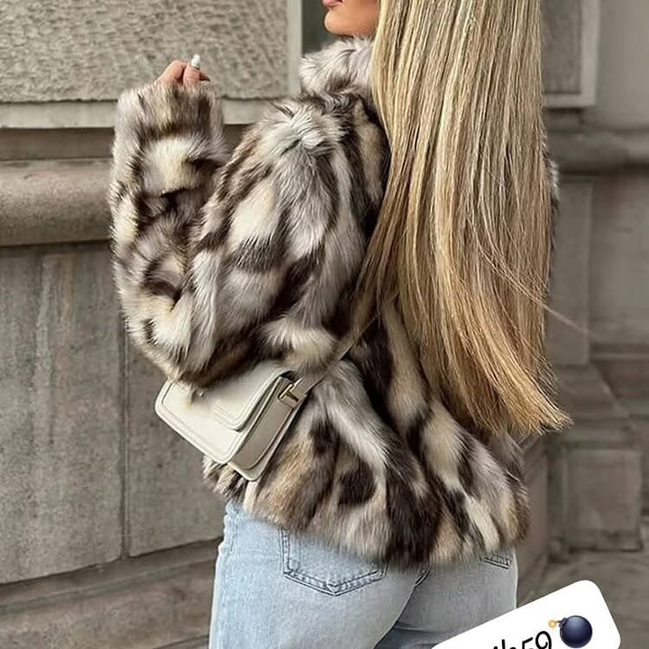Women Short Faux Fur Jacket with Voluminous Fur Look, Boxy Silhouette and Insert Pockets