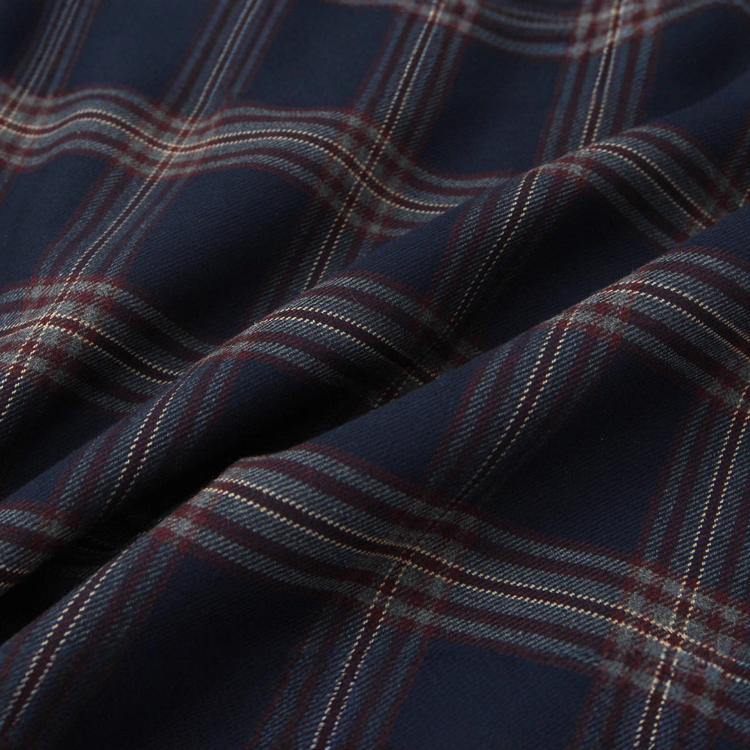 Women’s short jacket in boxy cut with large shirt collar and plaid pattern