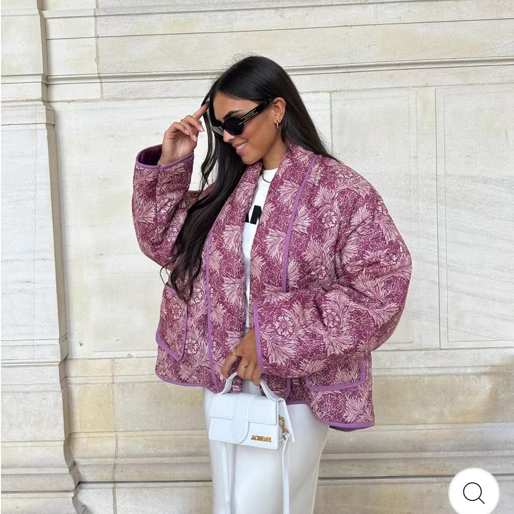 Ladies short-cut quilted jacket in vintage floral pattern with shawl collar and contrasting piping