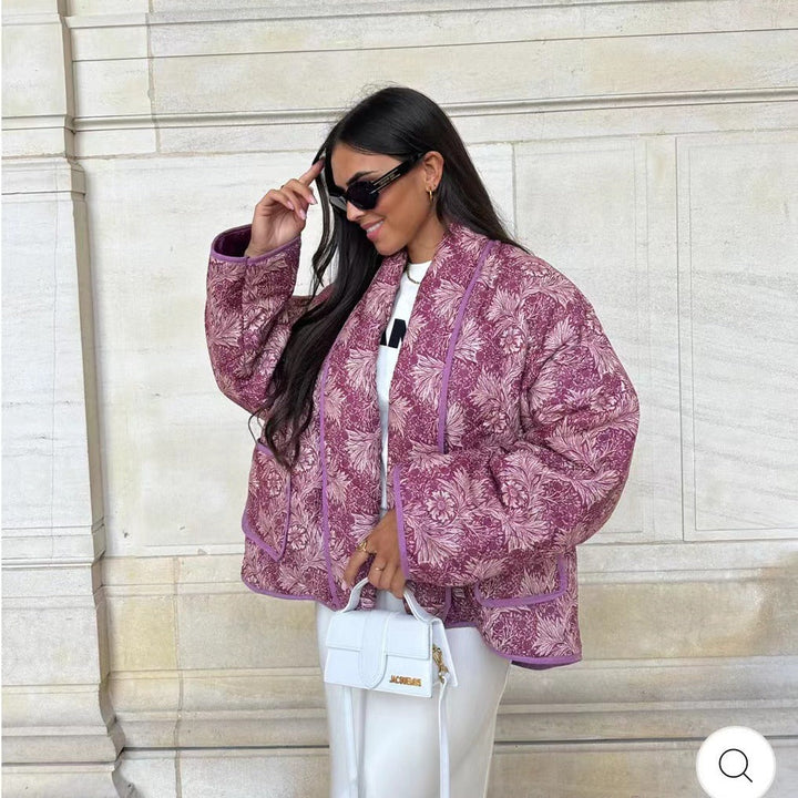 Ladies short-cut quilted jacket in vintage floral pattern with shawl collar and contrasting piping