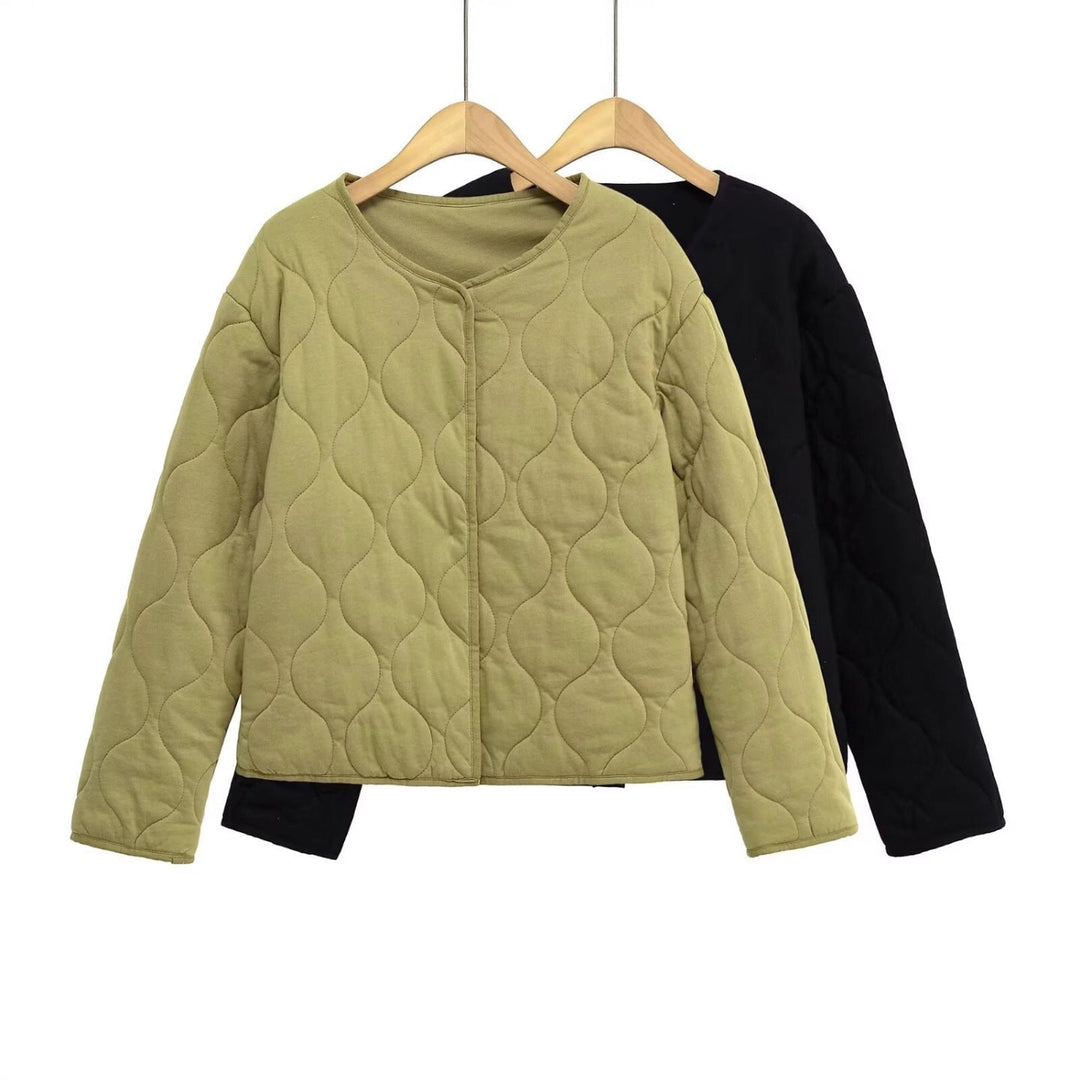 Ladies Quilted Short Jacket in Oversized Cut with Round Neck and Wave Stitching