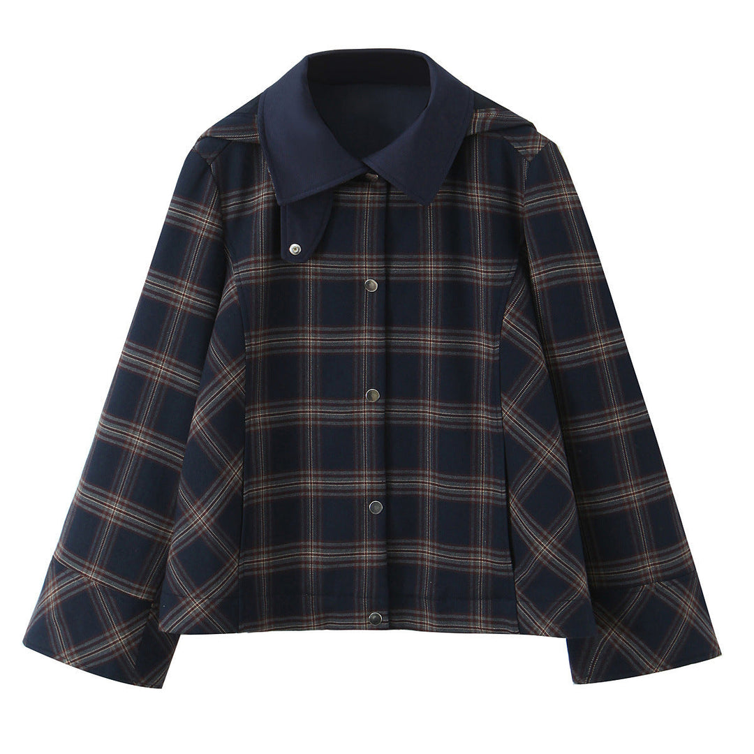 Women’s short jacket in boxy cut with large shirt collar and plaid pattern