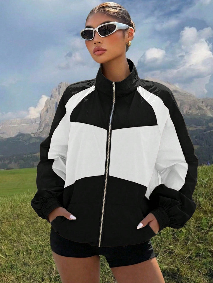 Women Lightweight color Block Windbreaker with Stand-Up Collar and Zip Closure