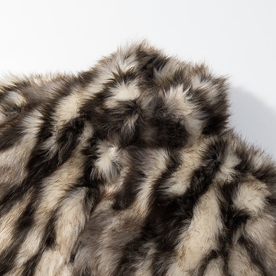 Women Short Faux Fur Jacket with Voluminous Fur Look, Boxy Silhouette and Insert Pockets