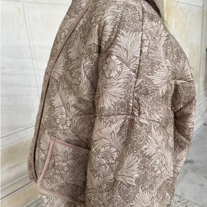 Ladies short-cut quilted jacket in vintage floral pattern with shawl collar and contrasting piping