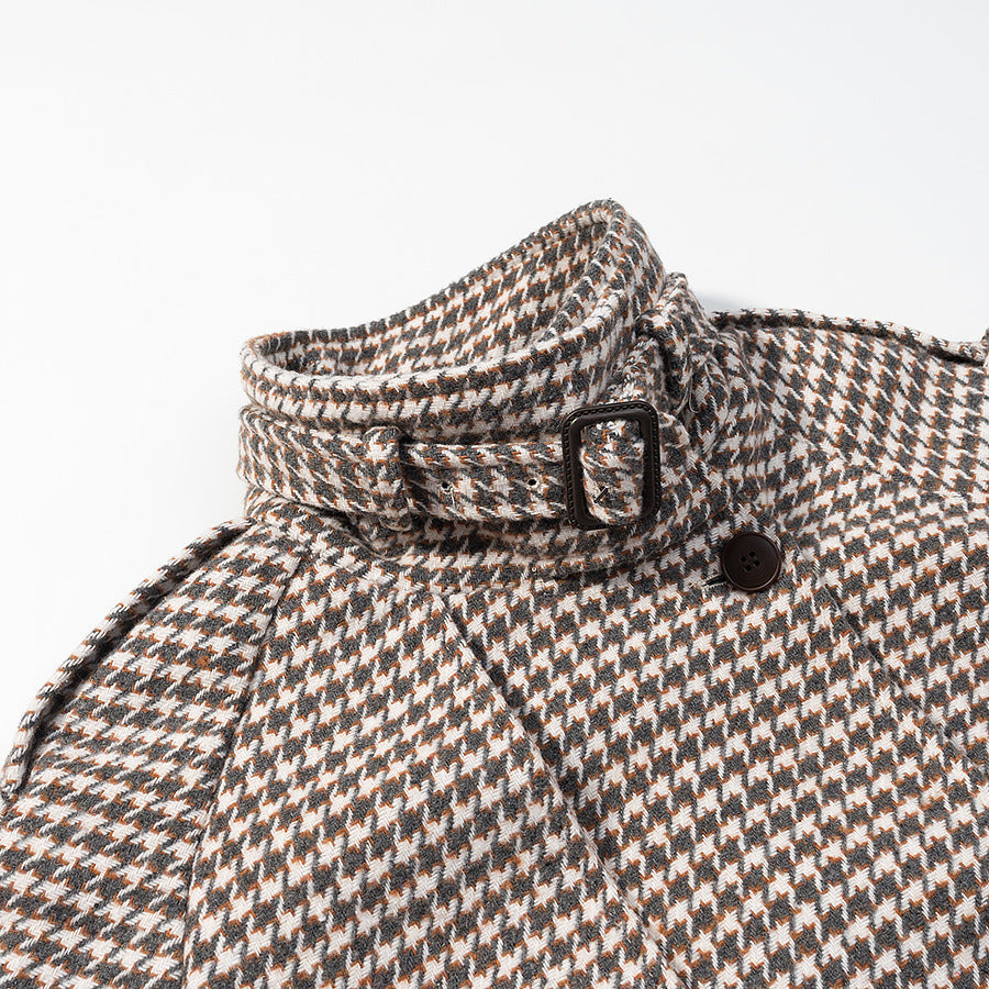 Ladies short jacket in houndstooth with stand-up collar, double-breasted and waist details
