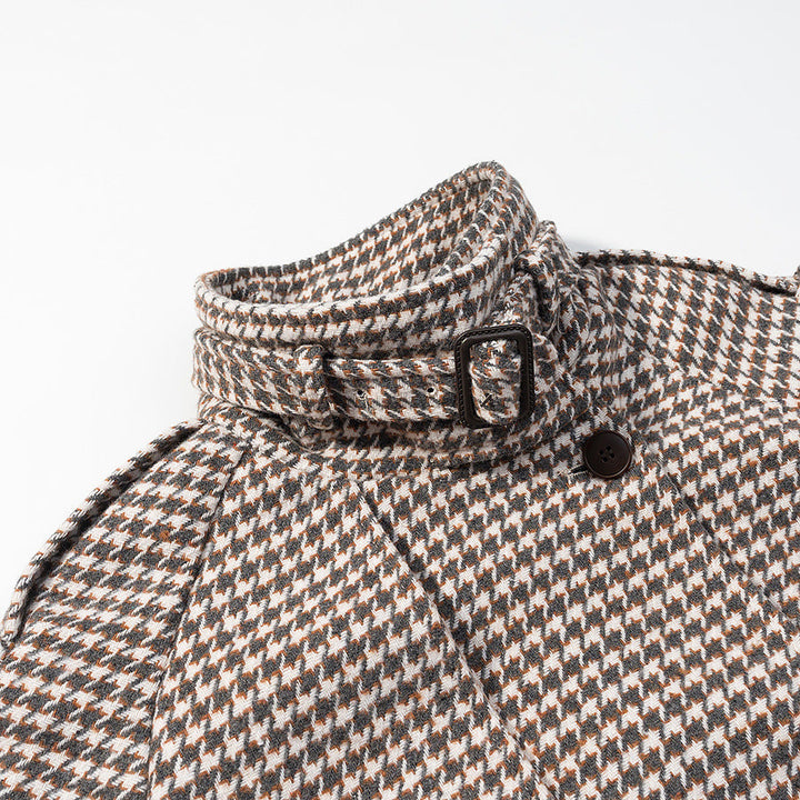 Ladies short jacket in houndstooth with stand-up collar, double-breasted and waist details