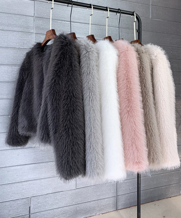 Elegant short coat with faux Fur