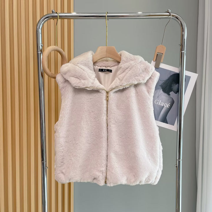 Women’s sleeveless teddy vest with hood and zip