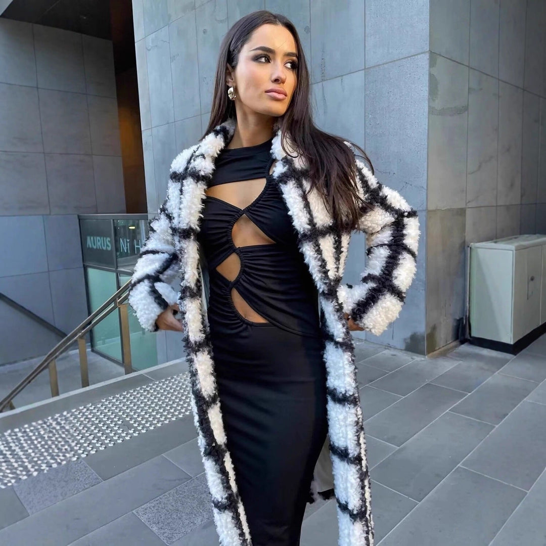 Ladies Long Checkered Teddy Coat with Revers Collar and Flap Pockets