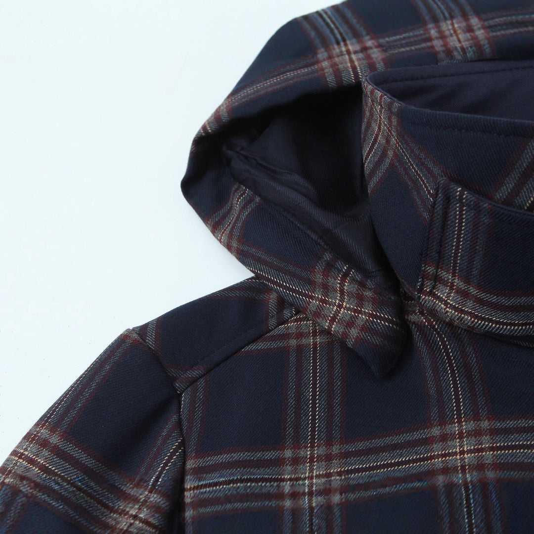 Women’s short jacket in boxy cut with large shirt collar and plaid pattern