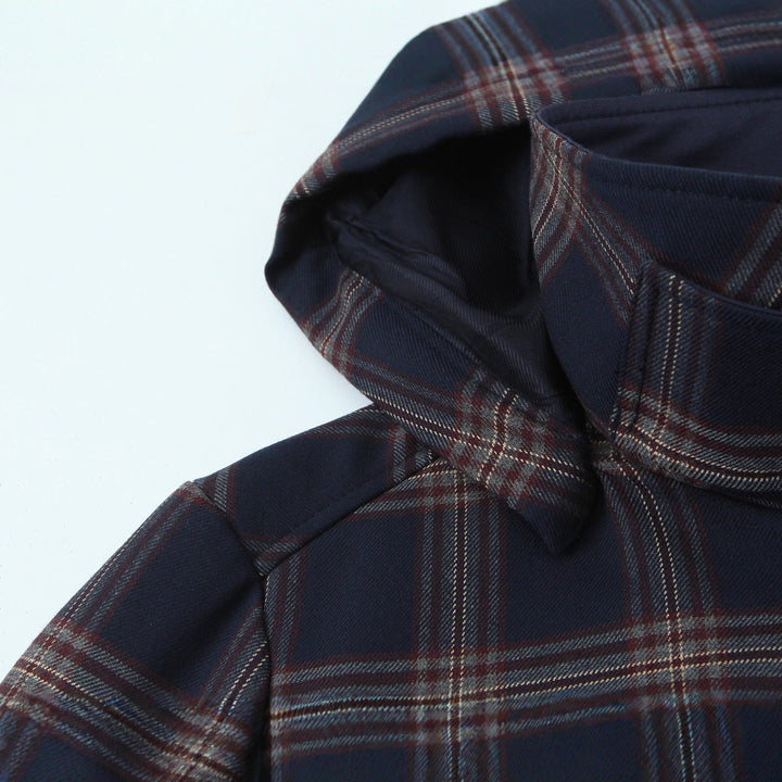 Women’s short jacket in boxy cut with large shirt collar and plaid pattern