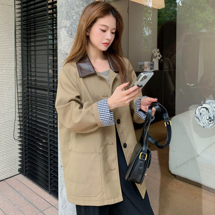 Women Lightweight Oversized Transition Jacket with Contrast Collar and Checkered Sleeve Hem