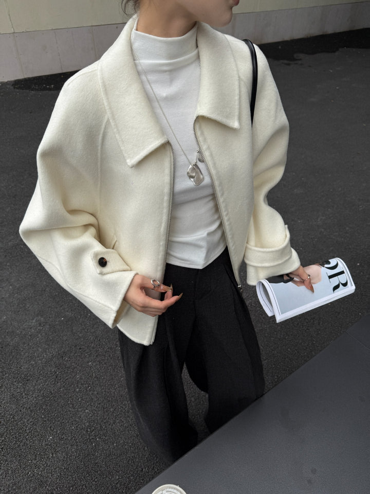 Ladies short jacket made of wool blend with zip and wide collar