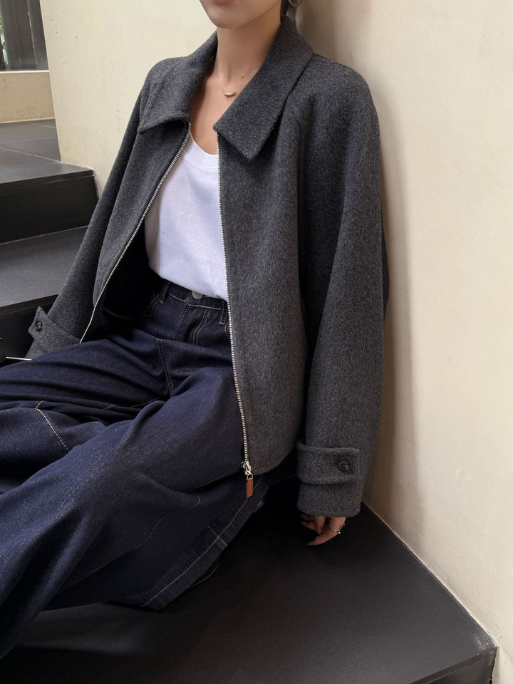 Ladies short jacket made of wool blend with zip and wide collar