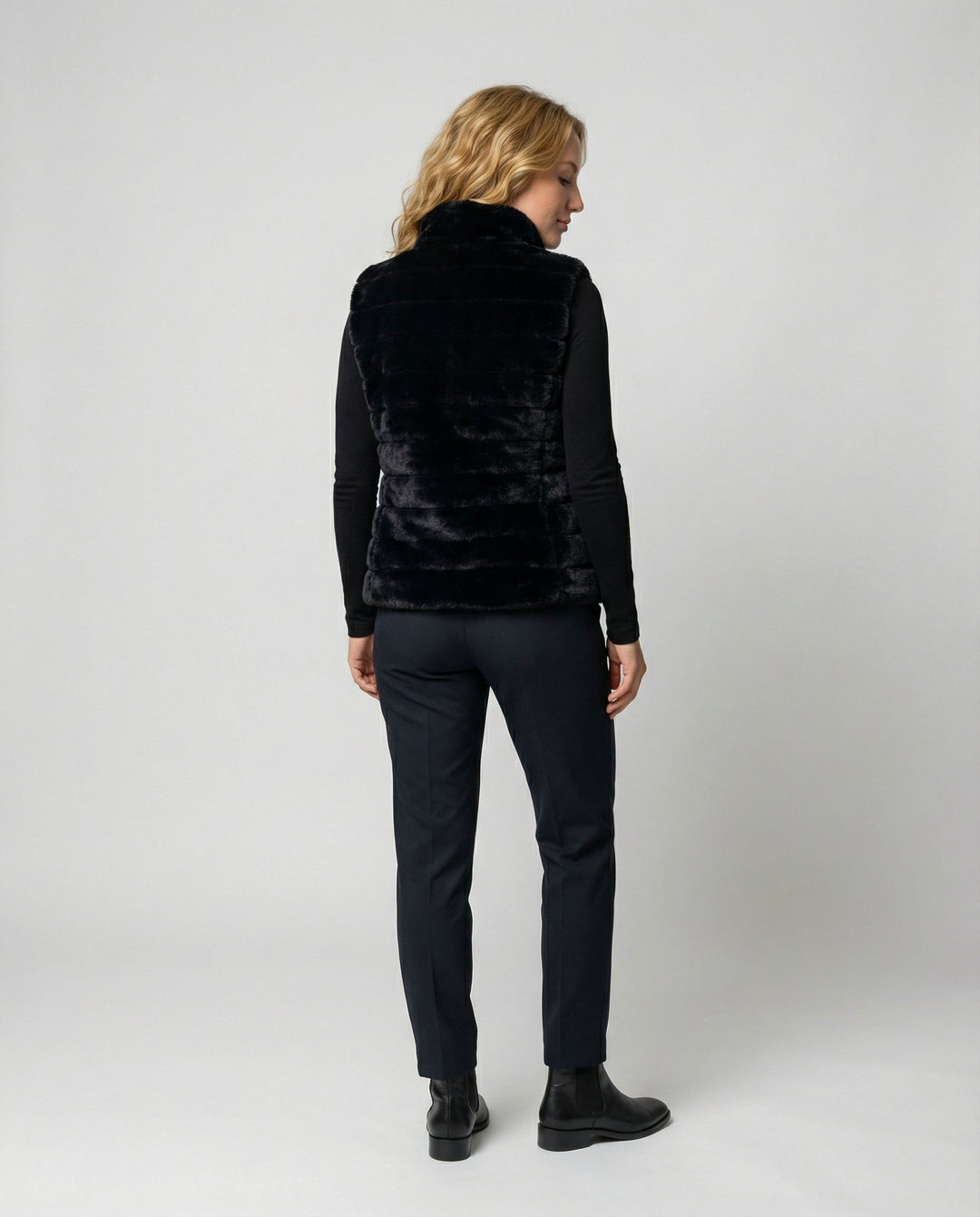 Quilted gilet with faux fur for women