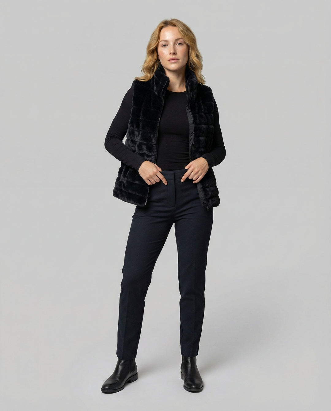 Quilted gilet with faux fur for women