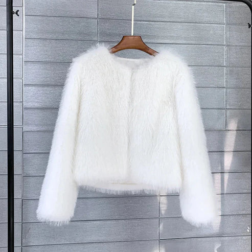 Elegant short coat with faux Fur