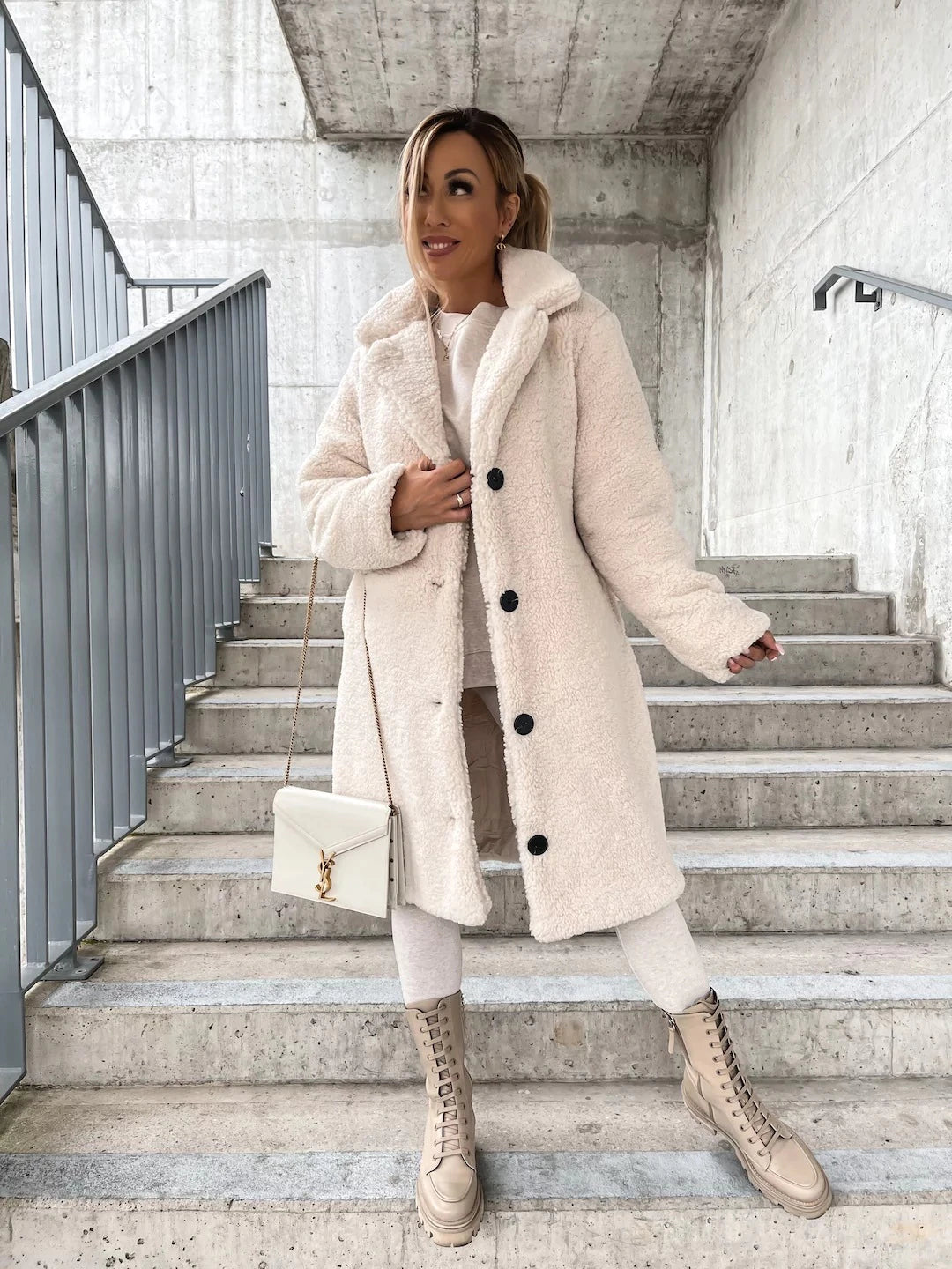 Winter coat with fwe wool
